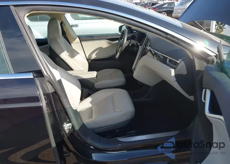 2015 Tesla Model S 60/70/85 z USA, uszkodzony, nr VIN 5YJSA1H18FF096477